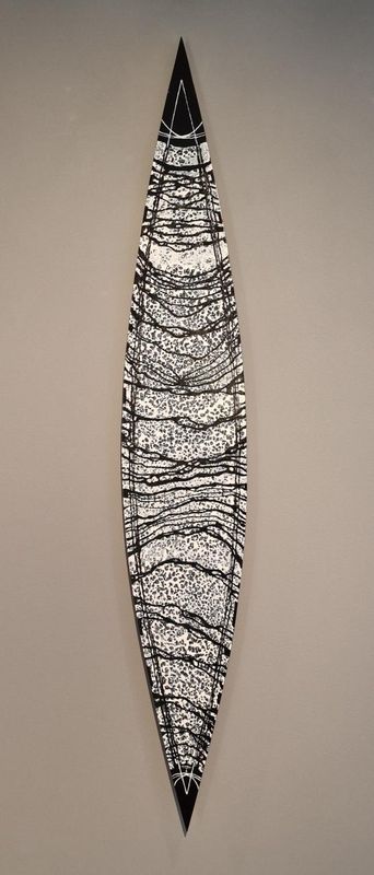 Båtform objekt svart/hvit